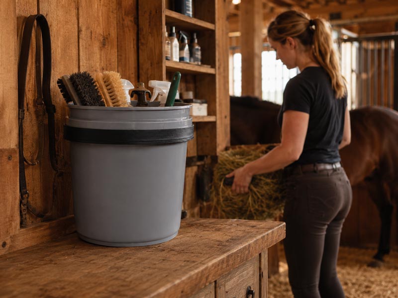V1 - Horizontal Mount 5 Gallon Bucket Holder